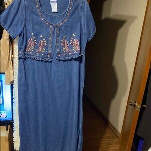 VTG Erika & Co Women’s Blue Jean Denim Floral Embroidered Vest-like Dress.Size L